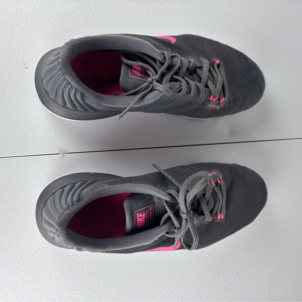 Nike Flex Supreme TR 5 Flywire Women’s Size 10W (EU 42) Dark Grey / Hot Punch - Picture 3 of 9